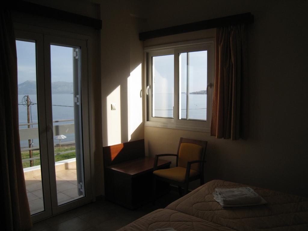 Alma Hotel Kamena Vourla Quarto foto